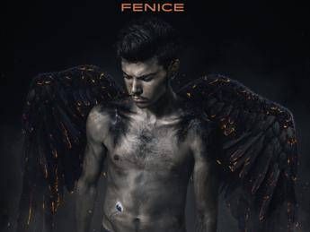 Izi: arriva 'Fenice', album di resurrezione dopo il coma diabetico /Video Izi: arriva 'Fenice', album di resurrezione dopo il coma diabetico /Video